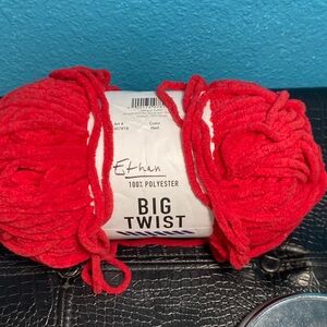 NWT 300g Big Twist Cuddle Yarn Color Red 2170 MADE IN TURKEY